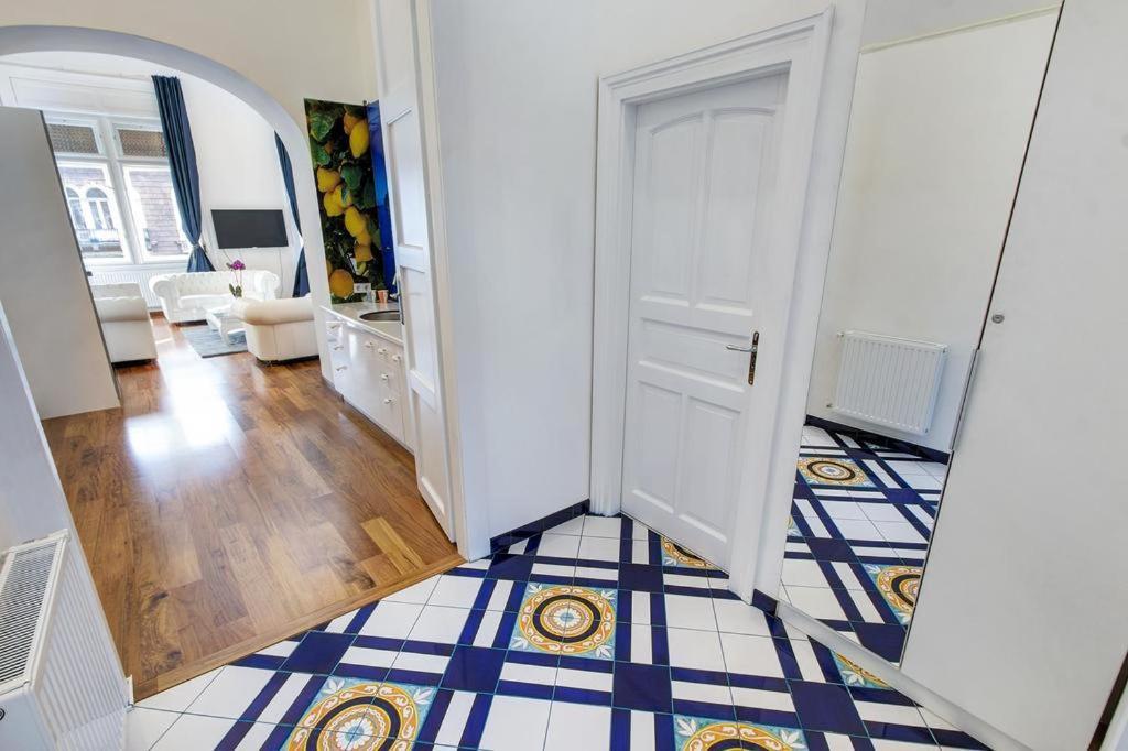Royale Apartment Budapeste Exterior foto
